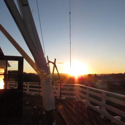Pôr do sol na passarela do moinho300