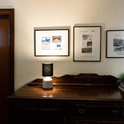 Quadros com referências à 1a viagem de mototurismo300