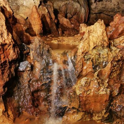 Riacho Olhos D'Água presente e formador da Gruta.